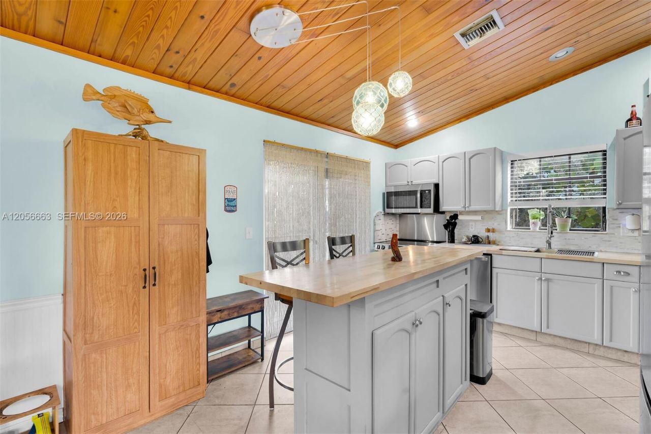 422 Calle Limon, Marathon, FL 33050 Photo