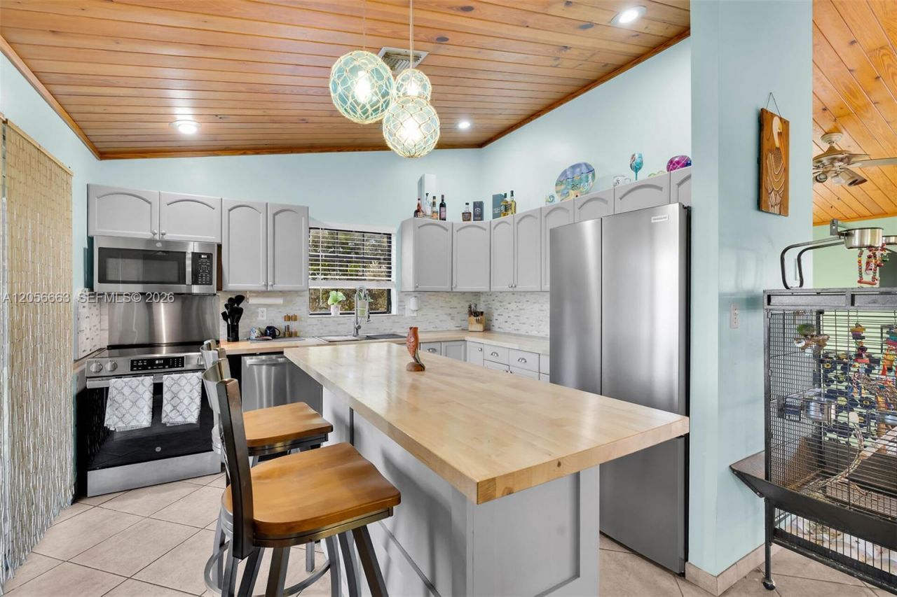 422 Calle Limon, Marathon, FL 33050 Photo