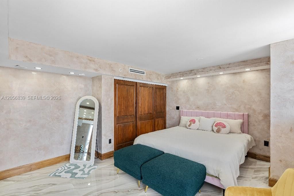 2457 Collins Ave, Unit 1603, Miami Beach, FL 33140 Photo