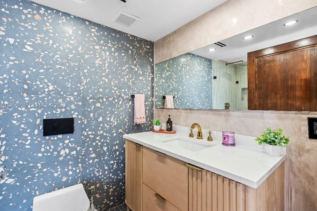 2457 Collins Ave, Unit 1603, Miami Beach, FL 33140 Photo