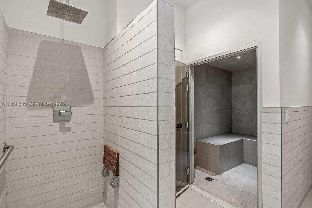 2457 Collins Ave, Unit 1603, Miami Beach, FL 33140 Photo