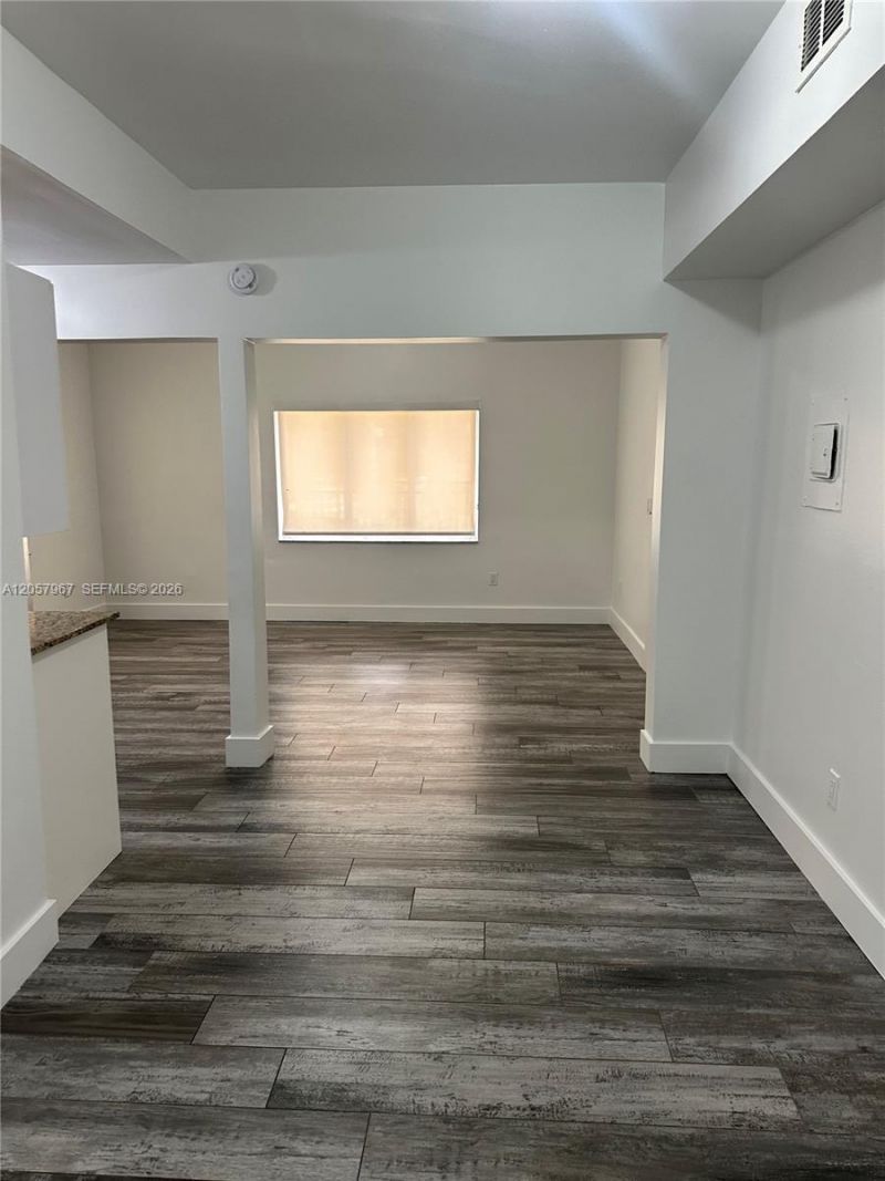 2500 NE 192nd St , Unit 6, Miami, FL 33180 Photo