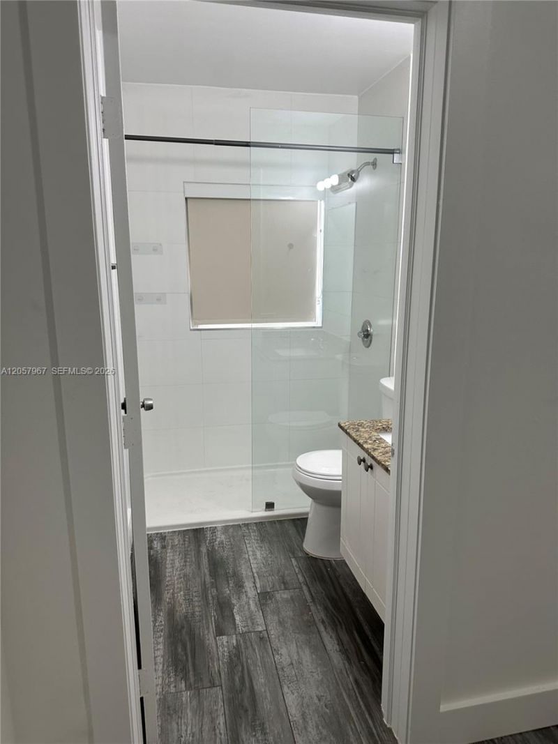 2500 NE 192nd St , Unit 6, Miami, FL 33180 Photo