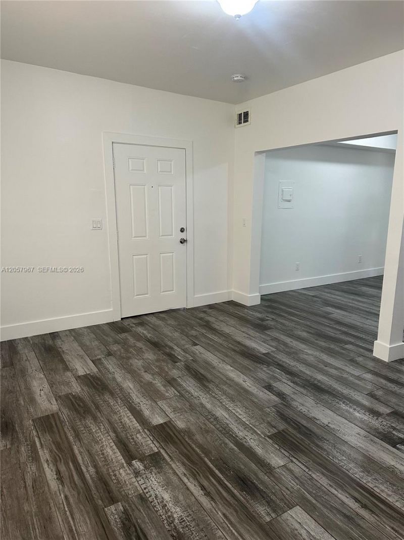2500 NE 192nd St , Unit 6, Miami, FL 33180 Photo