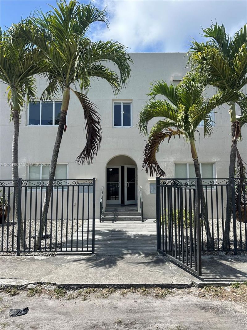 2500 NE 192nd St , Unit 6, Miami, FL 33180 Photo