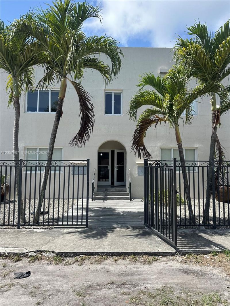 2500 NE 192nd St , Unit 6, Miami, FL 33180 Photo