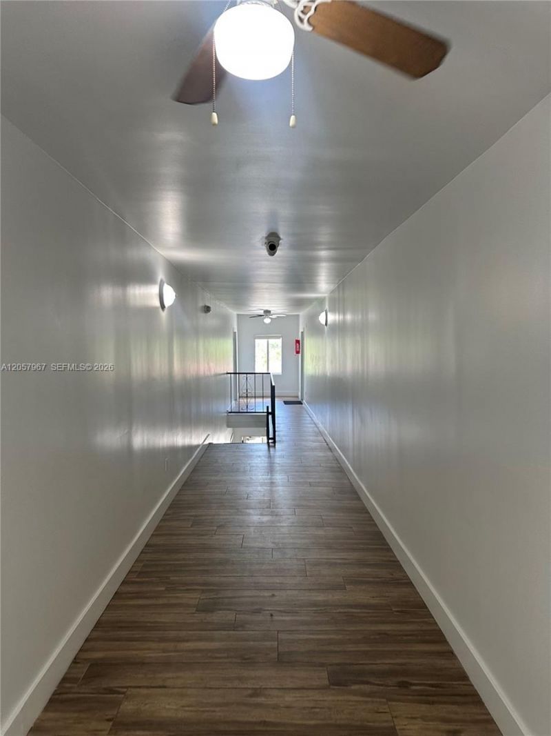 2500 NE 192nd St , Unit 6, Miami, FL 33180 Photo