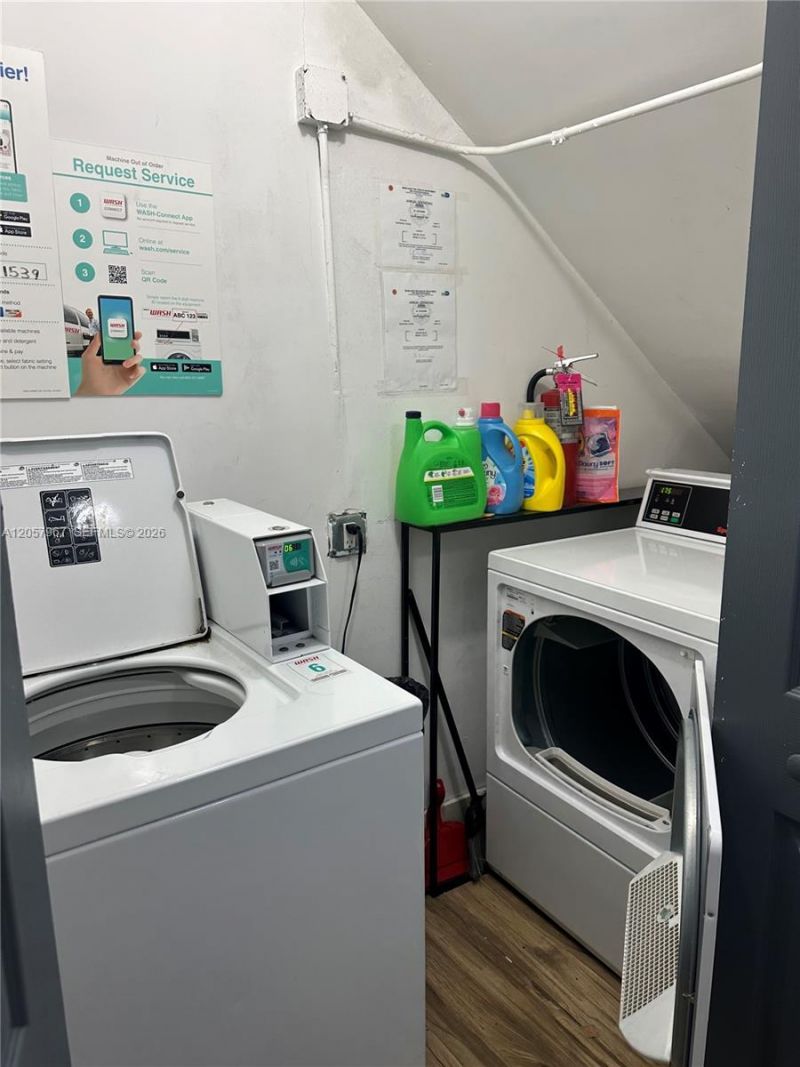 2500 NE 192nd St , Unit 6, Miami, FL 33180 Photo
