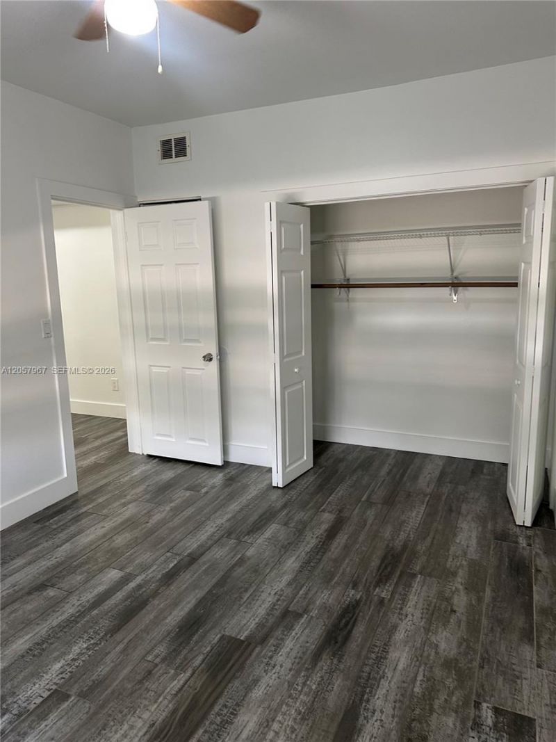 2500 NE 192nd St , Unit 6, Miami, FL 33180 Photo