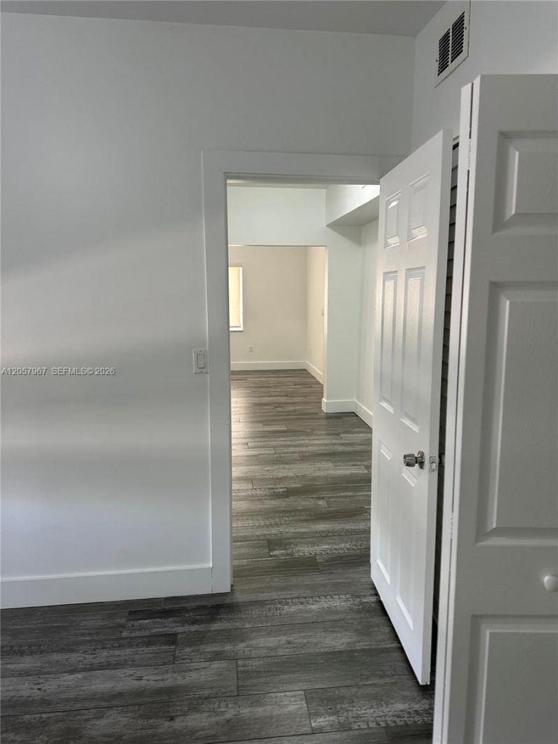 2500 NE 192nd St , Unit 6, Miami, FL 33180 Photo
