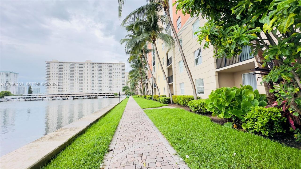 17100 N Bay Rd , Unit 1813, Sunny Isles Beach, FL 33160 Photo
