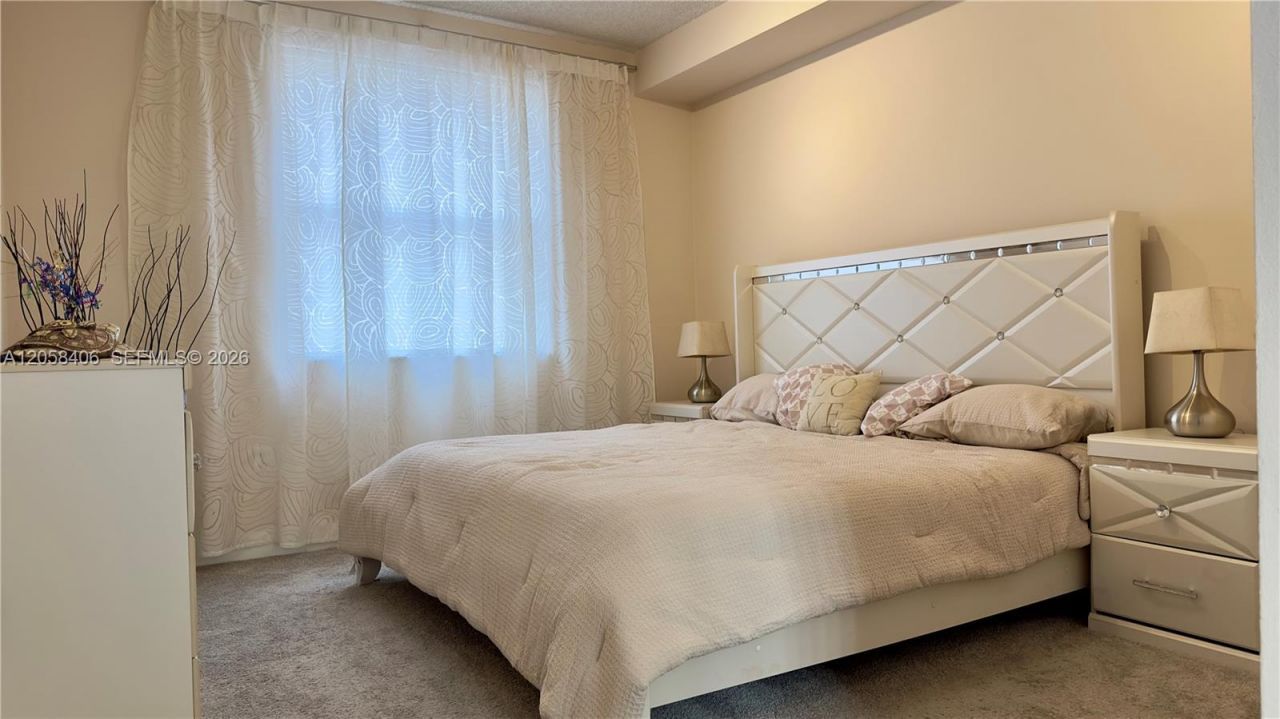 17100 N Bay Rd , Unit 1813, Sunny Isles Beach, FL 33160 Photo