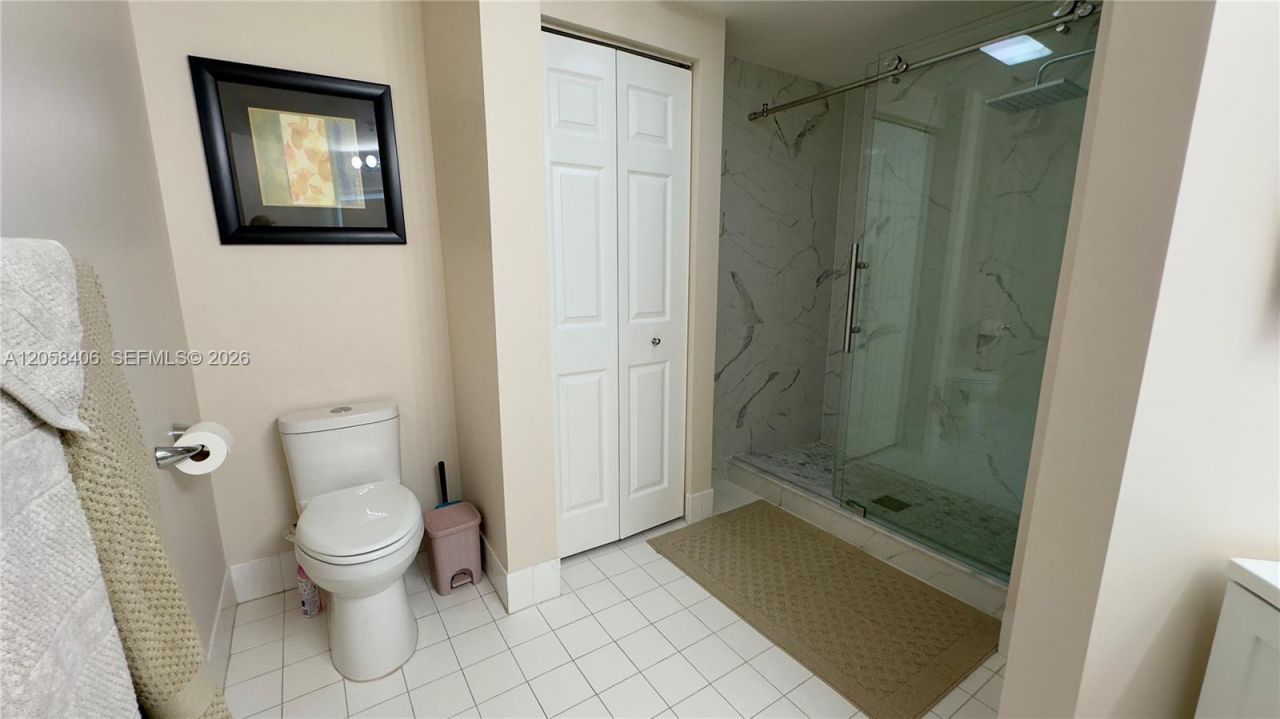 17100 N Bay Rd , Unit 1813, Sunny Isles Beach, FL 33160 Photo