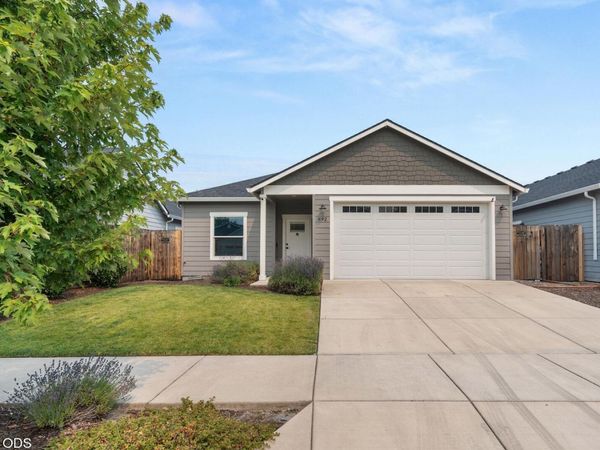 692 Kaitlin Lane, Medford, OR 97501