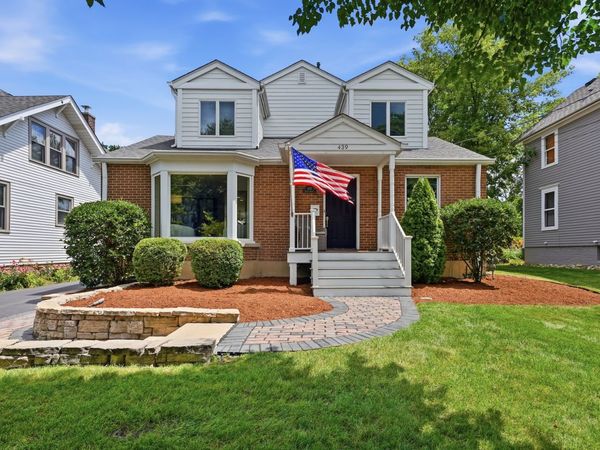 439 North Avenue , Barrington, IL 60010