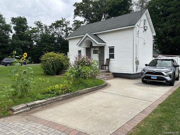 1287 Little East Neck Road , Wyandanch, NY 11798
