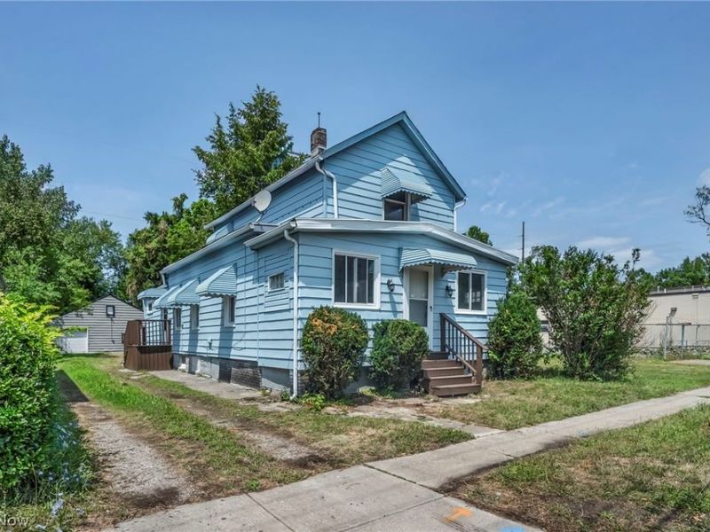 15607 Saranac Road, Cleveland, OH 44110 Photo 2