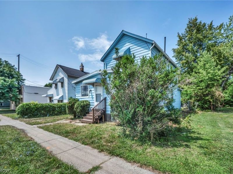 15607 Saranac Road, Cleveland, OH 44110 Photo 3