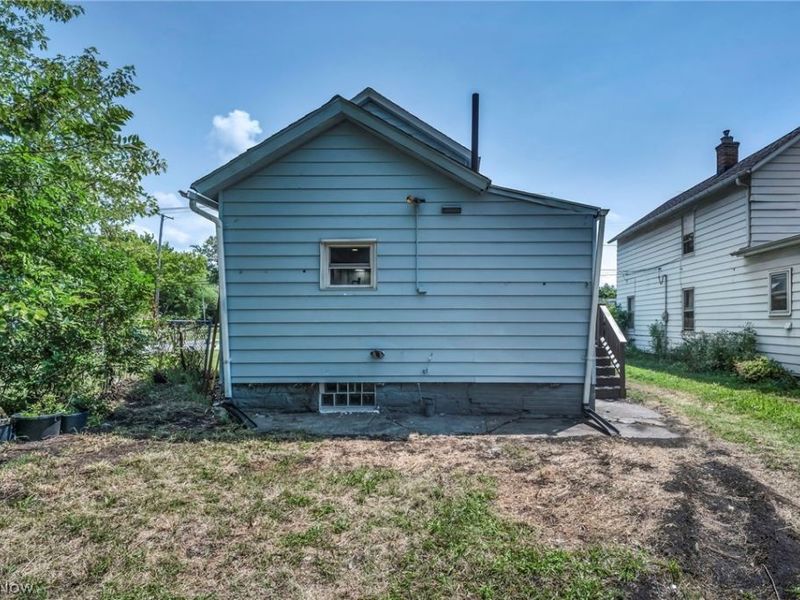 15607 Saranac Road, Cleveland, OH 44110 Photo 32