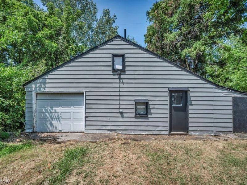 15607 Saranac Road, Cleveland, OH 44110 Photo 34
