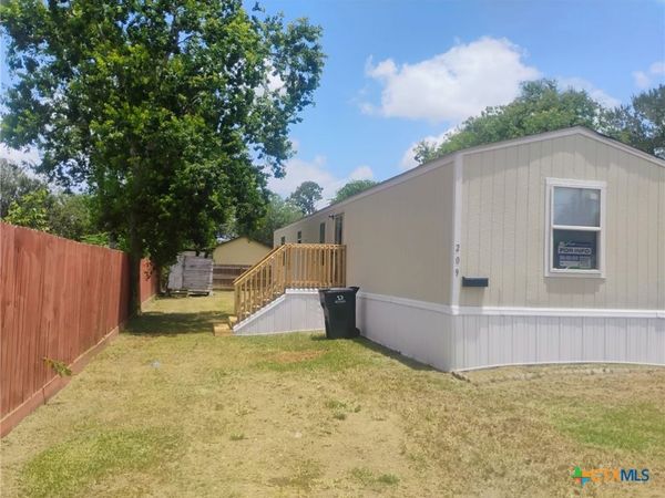 209 Olive , El Campo, TX 77437
