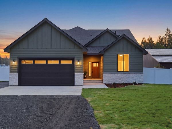 25819 N Chattaroy Cir, Chattaroy, WA 99003