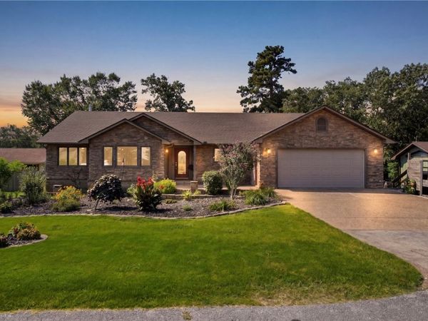 24 Indian Wells, Holiday Island, AR 72631