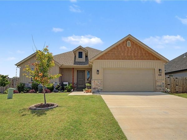 1011 Monarch Road , Centerton, AR 72719