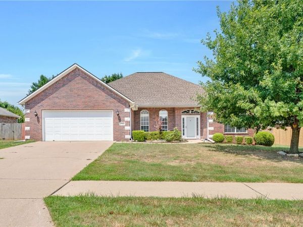 3902 SW Blackberry Street , Bentonville, AR 72713