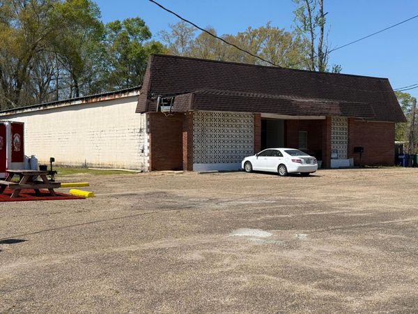 908 S Main St., Petal, MS 39465