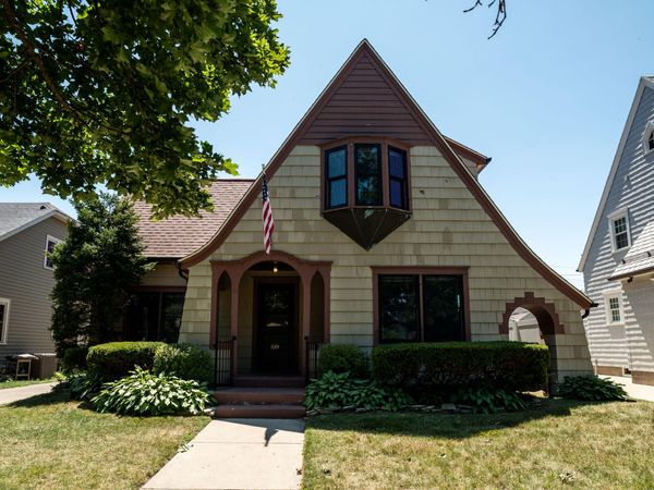 519 72nd St, Kenosha, WI 53143