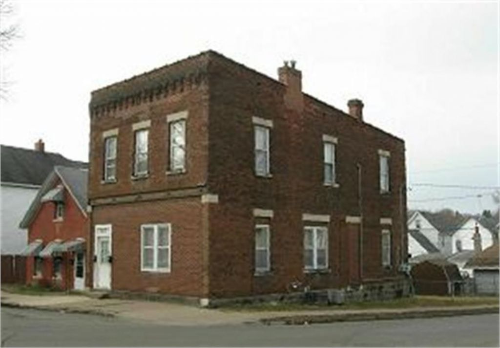 2317 Queen Street, Dubuque, IA 52001 Main Photo
