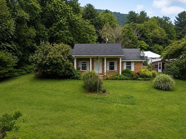 92 Fawn Ln, Rocky Gap, VA 24366