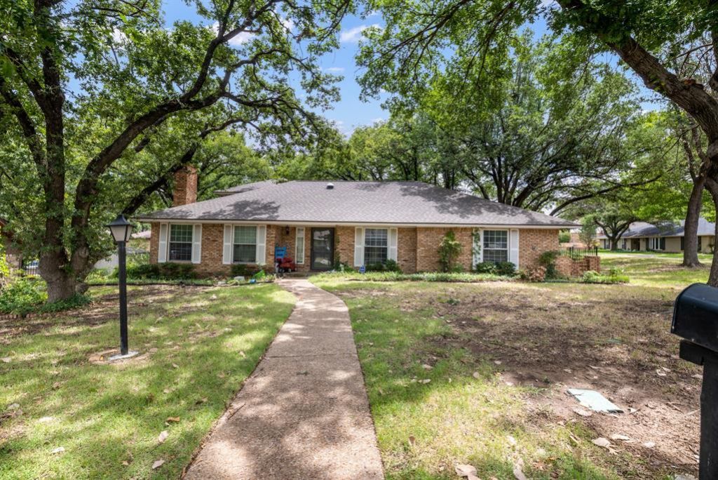 1707 Woodridge Circle , Arlington, TX 76013 Main Photo
