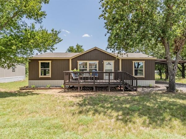 204 Overland Trail , Bridgeport, TX 76426