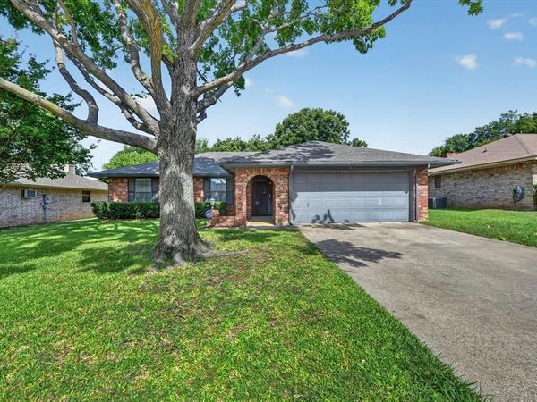 2409 Poppy Lane, Euless, TX 76039