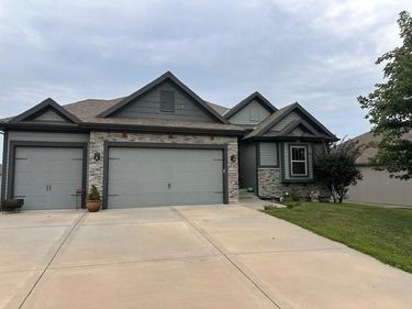 10533 N Randolph Avenue, Kansas City, MO 64157