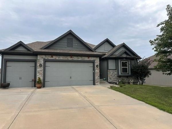 10533 N Randolph Avenue, Kansas City, MO 64157