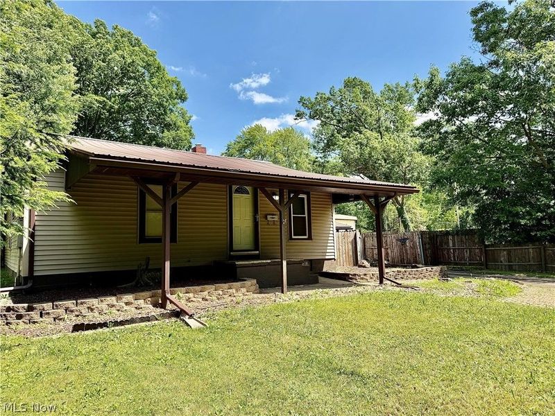 2108 Clermont Avenue NE, Warren, OH 44484 Photo 2