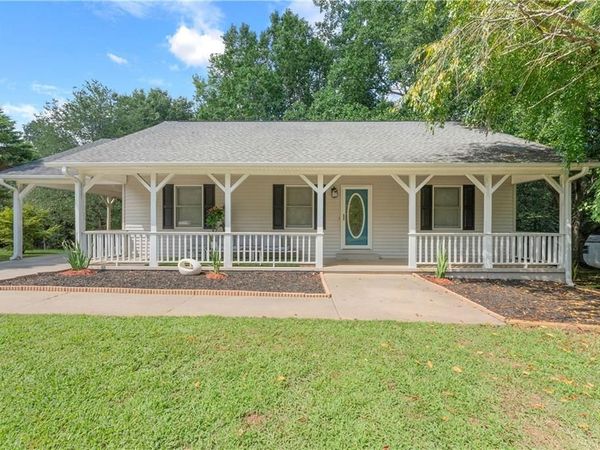 225 Vermont Street , Demorest, GA 30535
