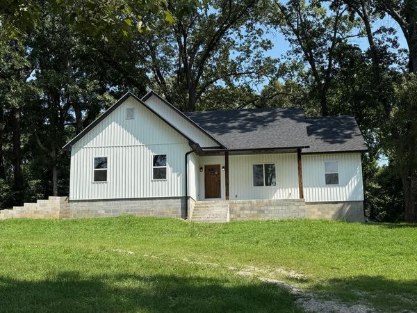 409 Valley Road , Thayer, MO 65791