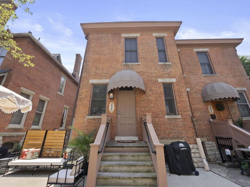 392 1/2 E Town Street, Columbus, OH 43215 Photo 2