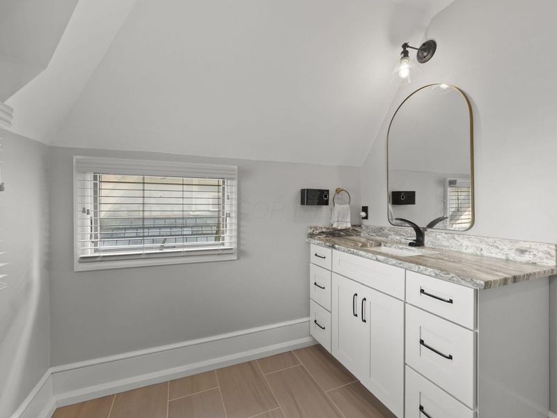 392 1/2 E Town Street, Columbus, OH 43215 Photo 25