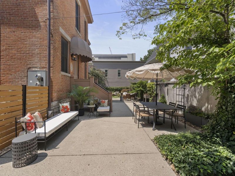 392 1/2 E Town Street, Columbus, OH 43215 Photo 27
