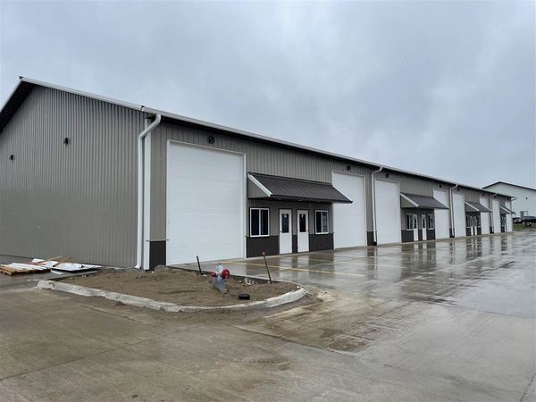 112 Greenfield Dr, Tiffin, IA 52340
