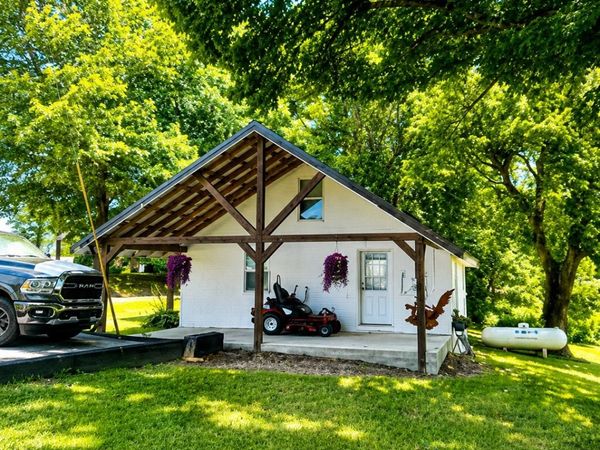 361 Hawkins Rd , Westmoreland, TN 37186