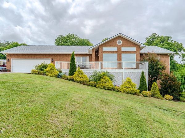940 Hilltop Lane, Kodak, TN 37764
