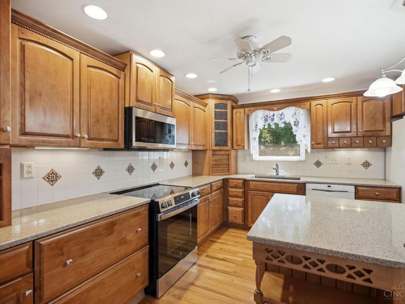 830 Sunderland Drive, Anderson Twp, OH 45255 Photo 14