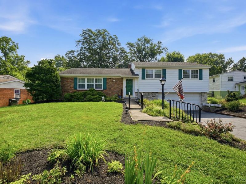 830 Sunderland Drive, Anderson Twp, OH 45255 Photo 2