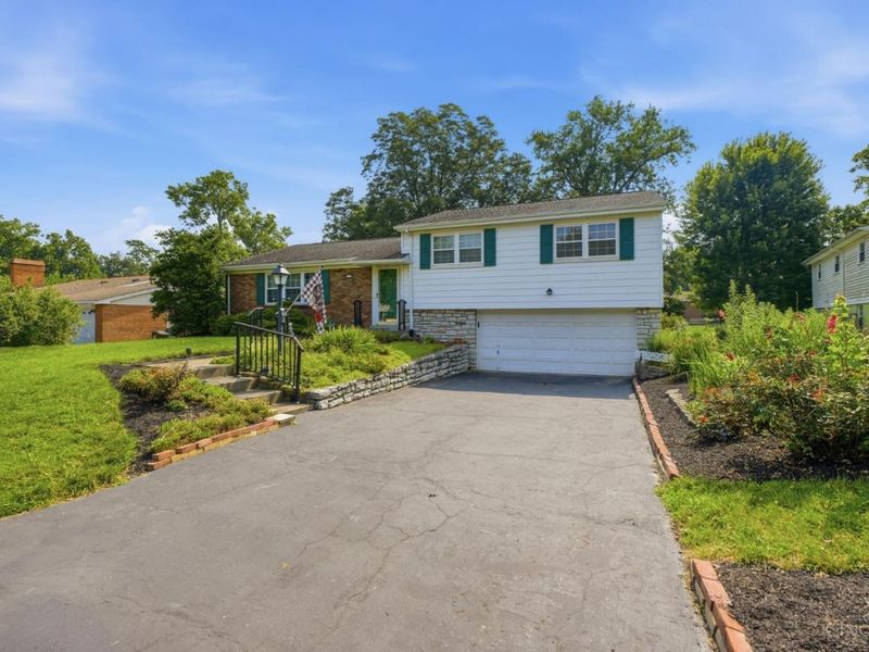830 Sunderland Drive, Anderson Twp, OH 45255 Photo 3